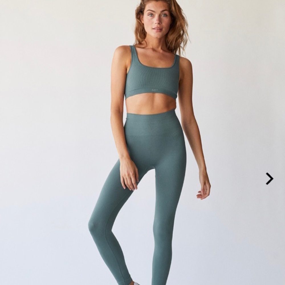 Leggings + one shoulder top in wave | SET ACTIVE